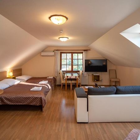 Apartman A Ubytovani U Machu มิคูลอฟ ภายนอก รูปภาพ