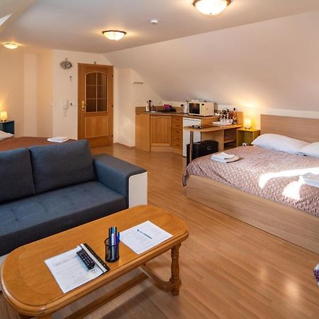 Apartman A Ubytovani U Machu มิคูลอฟ ภายนอก รูปภาพ