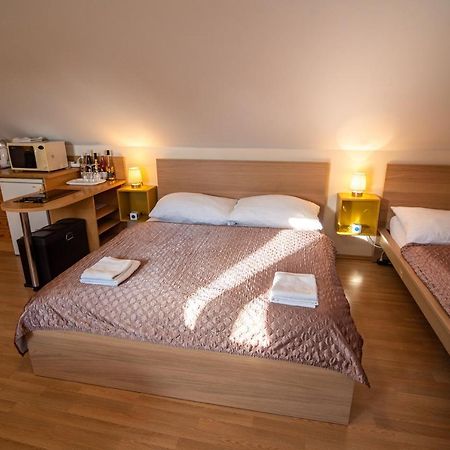Apartman A Ubytovani U Machu มิคูลอฟ ภายนอก รูปภาพ