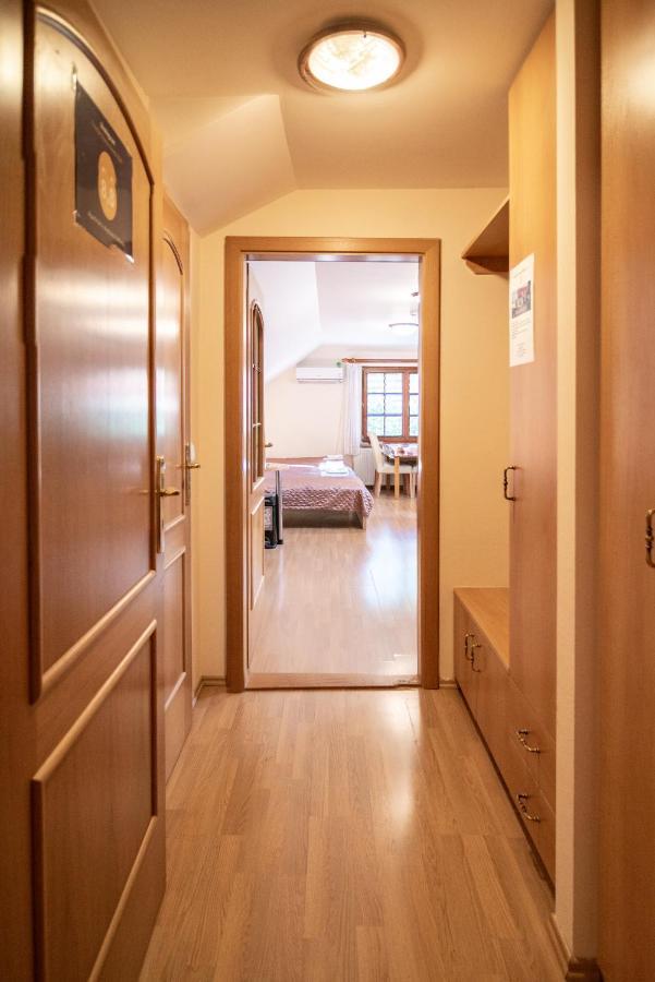 Apartman A Ubytovani U Machu มิคูลอฟ ภายนอก รูปภาพ