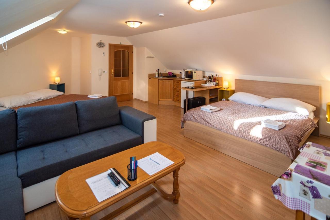 Apartman A Ubytovani U Machu มิคูลอฟ ภายนอก รูปภาพ
