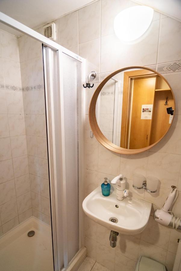 Apartman A Ubytovani U Machu มิคูลอฟ ภายนอก รูปภาพ