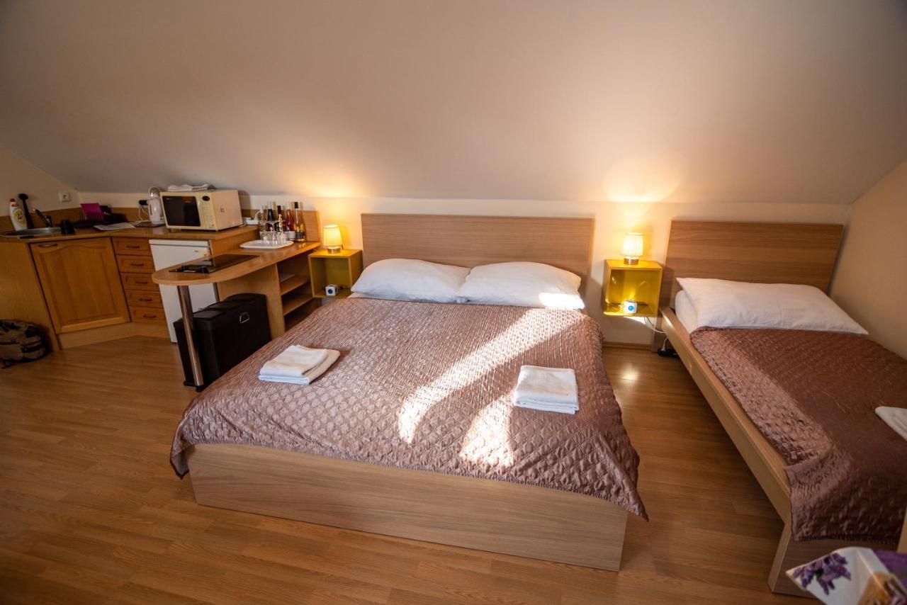 Apartman A Ubytovani U Machu มิคูลอฟ ภายนอก รูปภาพ