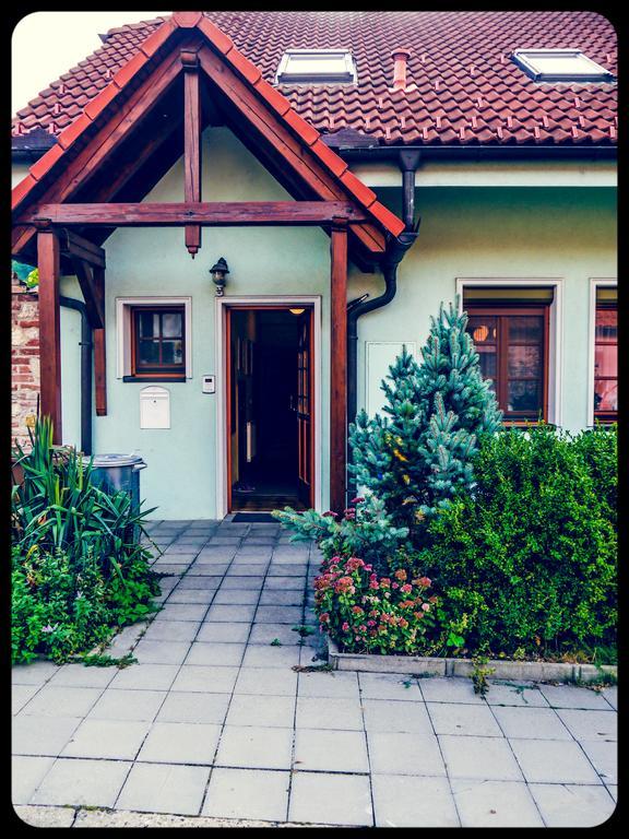 Apartman A Ubytovani U Machu มิคูลอฟ ภายนอก รูปภาพ